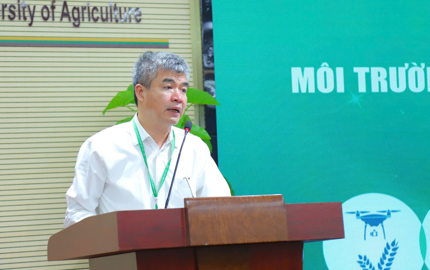 Chuyên gia, các nhà khoa học chia sẻ tại hội thảo. Chuyên gia, các nhà khoa học chia sẻ tại hội thảo.