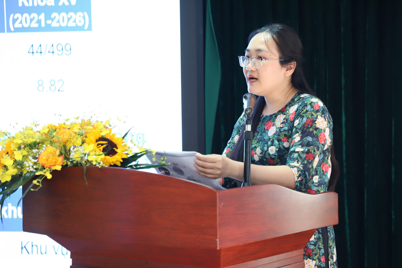 Các chuyên gia, nhà khoa học thảo luận tại hội thảo khoa học quốc gia “Đảm bảo tiếng nói và sự tham gia của phụ nữ dân tộc thiểu số và miền núi vào hoạt động phát triển kinh tế - xã hội trong bối cảnh hiện nay”, được tổ chức mới đây.