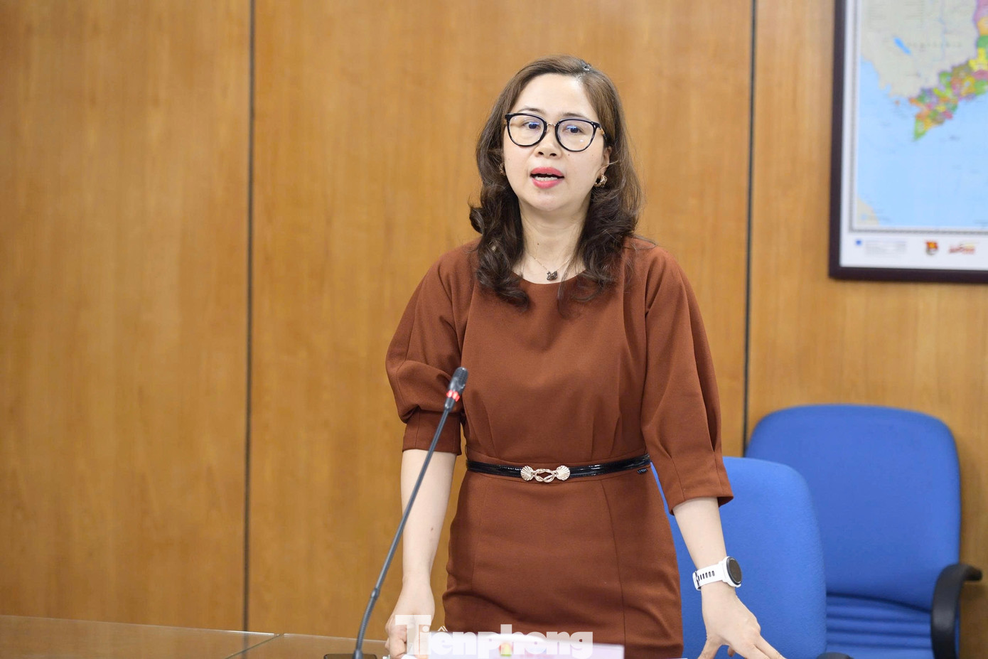 Các thành viên hội đồng thảo luận, cho ý kiến về việc xét chọn các gương xét tặng giải thưởng Cánh én hồng năm 2025. Các thành viên hội đồng thảo luận, cho ý kiến về việc xét chọn các gương xét tặng giải thưởng Cánh én hồng năm 2025.