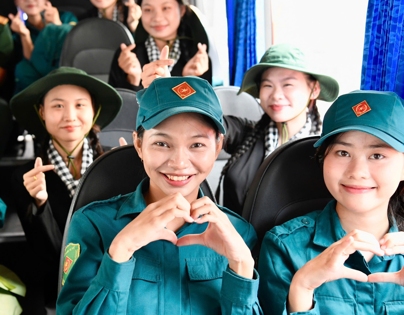 Những nữ chiến sĩ sao vuông tràn đầy năng lượng.