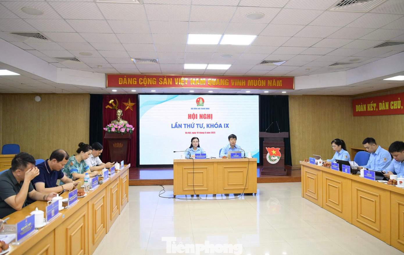 Toàn cảnh Hội nghị Hội đồng Đội Trung ương lần thứ tư, khóa IX.