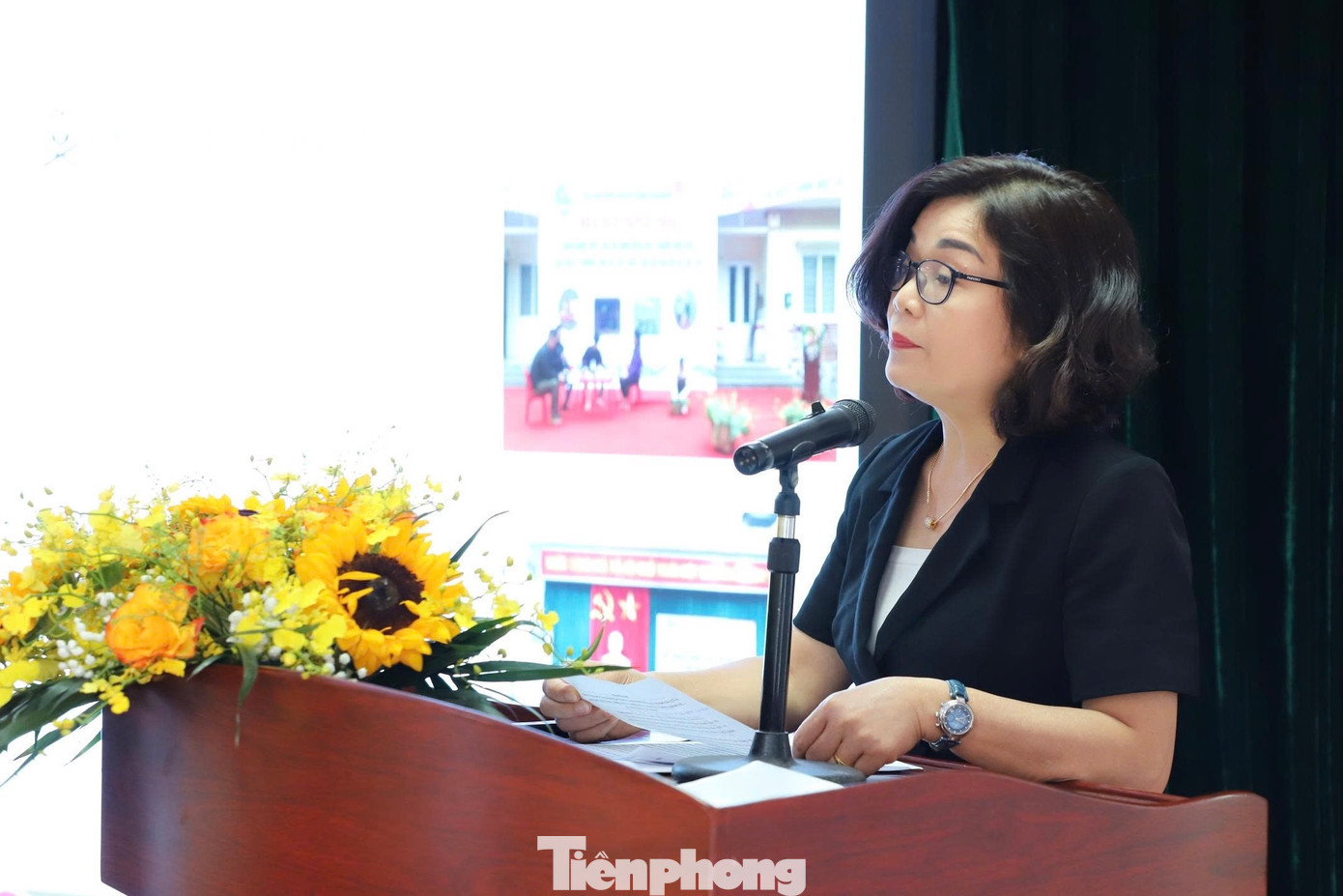 Thạc sĩ Hoàng Thị Thương - Phó chủ tịch Thường trực Hội LHPN tỉnh Cao Bằng tham luận tại hội thảo. Thạc sĩ Hoàng Thị Thương - Phó chủ tịch Thường trực Hội LHPN tỉnh Cao Bằng tham luận tại hội thảo.