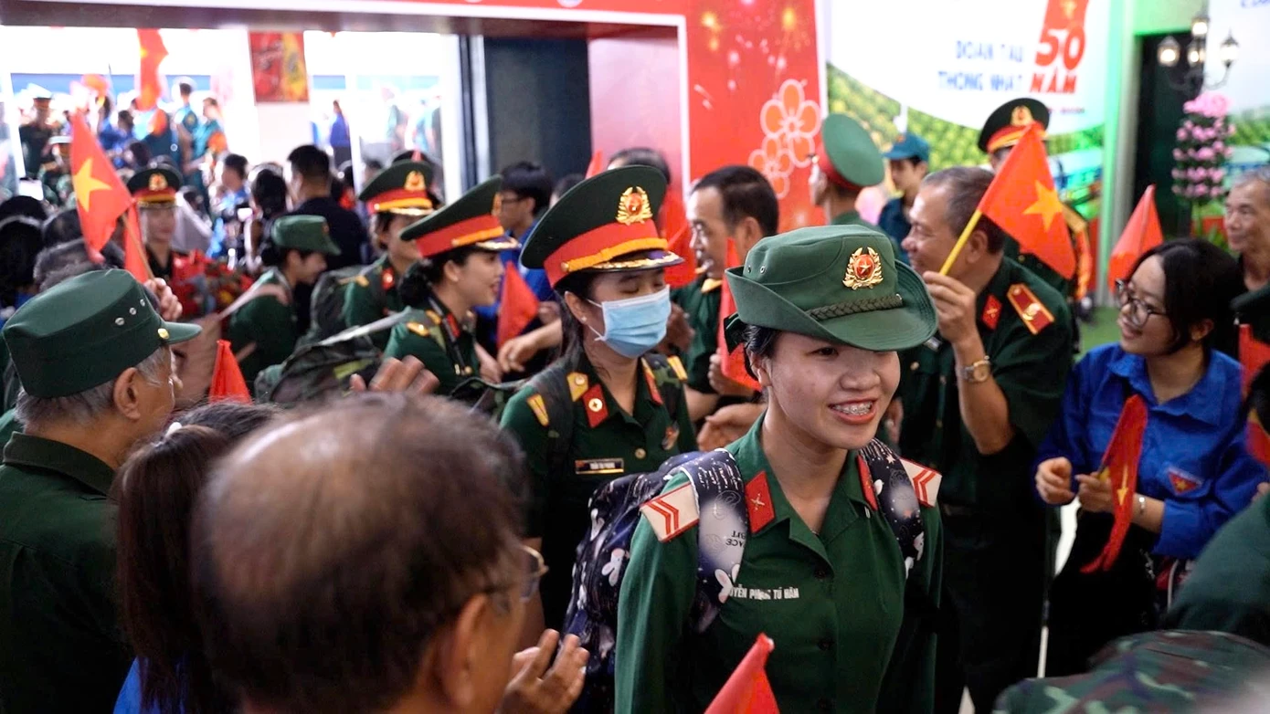 Những nữ cán bộ, chiến sĩ tham gia nhiệm vụ A80 đã đến Thủ đô Hà Nội. Những nữ cán bộ, chiến sĩ tham gia nhiệm vụ A80 đã đến Thủ đô Hà Nội.