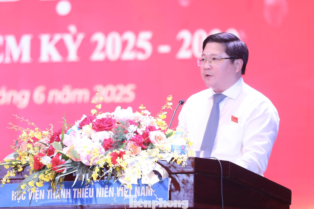 TS. Trịnh Minh Thái - Bí thư Đảng ủy, Chủ tịch Hội đồng Học viện phát biểu khai mạc đại hội.