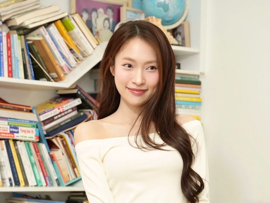 MC Khánh Vy truyền động lực tới các sĩ tử. MC Khánh Vy truyền động lực tới các sĩ tử.