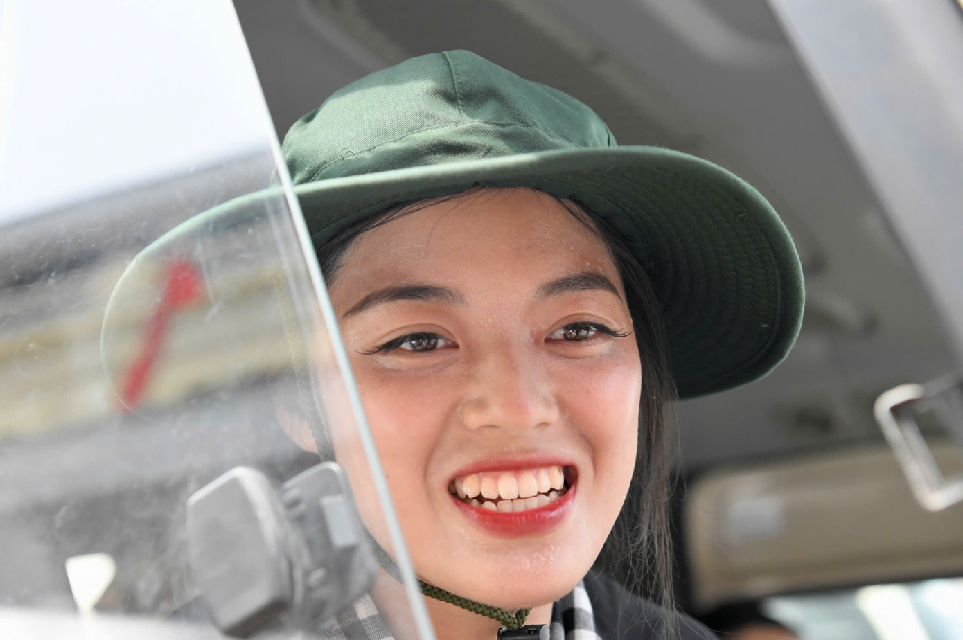 Họ vượt qua điều kiện thời tiết khắc nghiệt để sẵn sàng cho những đợt tập luyện sắp tới.