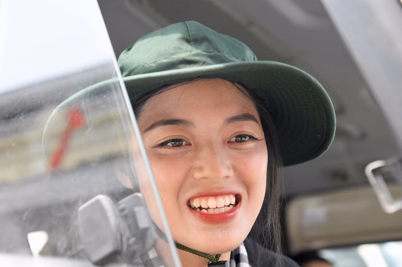 Họ vượt qua điều kiện thời tiết khắc nghiệt để sẵn sàng cho những đợt tập luyện sắp tới.