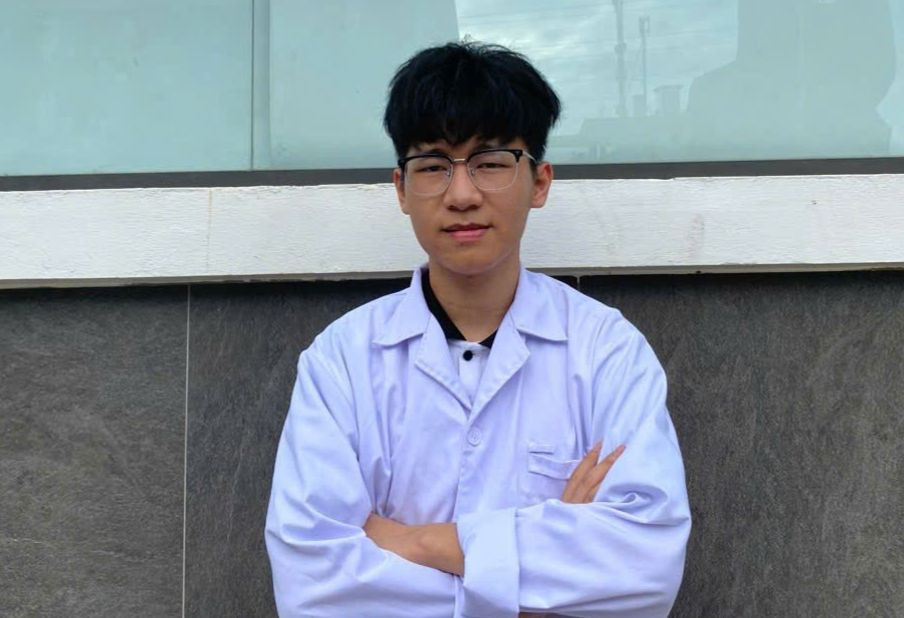 Bạn Phạm Ngọc Tiến Đạt - thủ khoa đầu vào Trường Đại học Y Dược, Đại học Quốc gia Hà Nội chia sẻ bí quyết để đạt được điểm cao trong tổ hợp Toán - Hóa - Sinh.