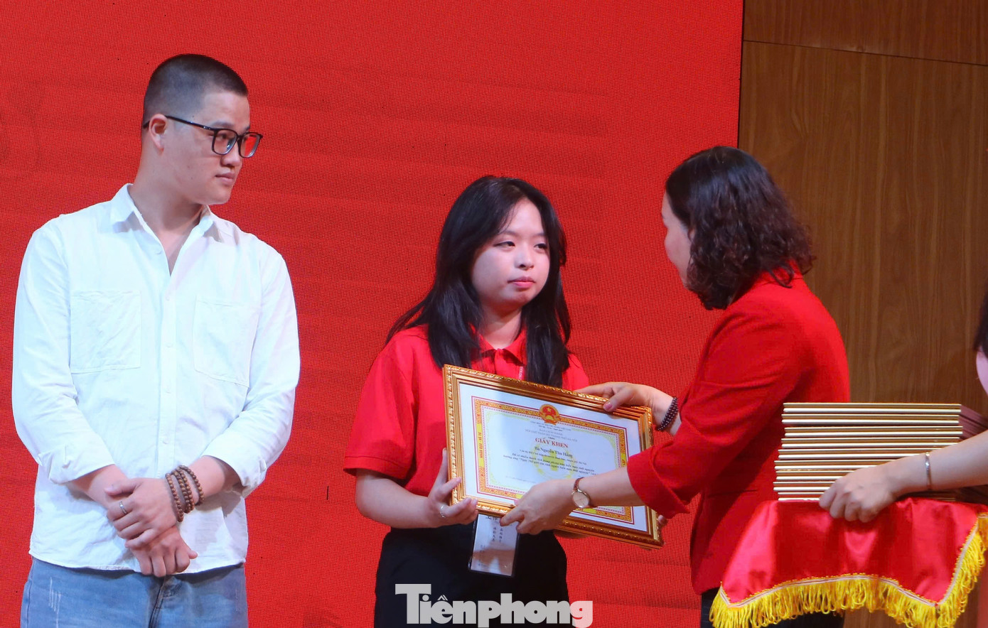 Các tập thể, cá nhân được tôn vinh tại chương trình.