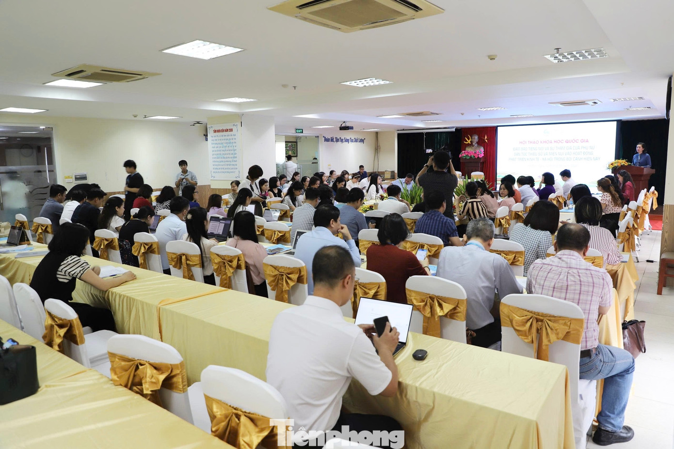 Các đại biểu, chuyên gia, nhà khoa học tham dự hội thảo. Các đại biểu, chuyên gia, nhà khoa học tham dự hội thảo.