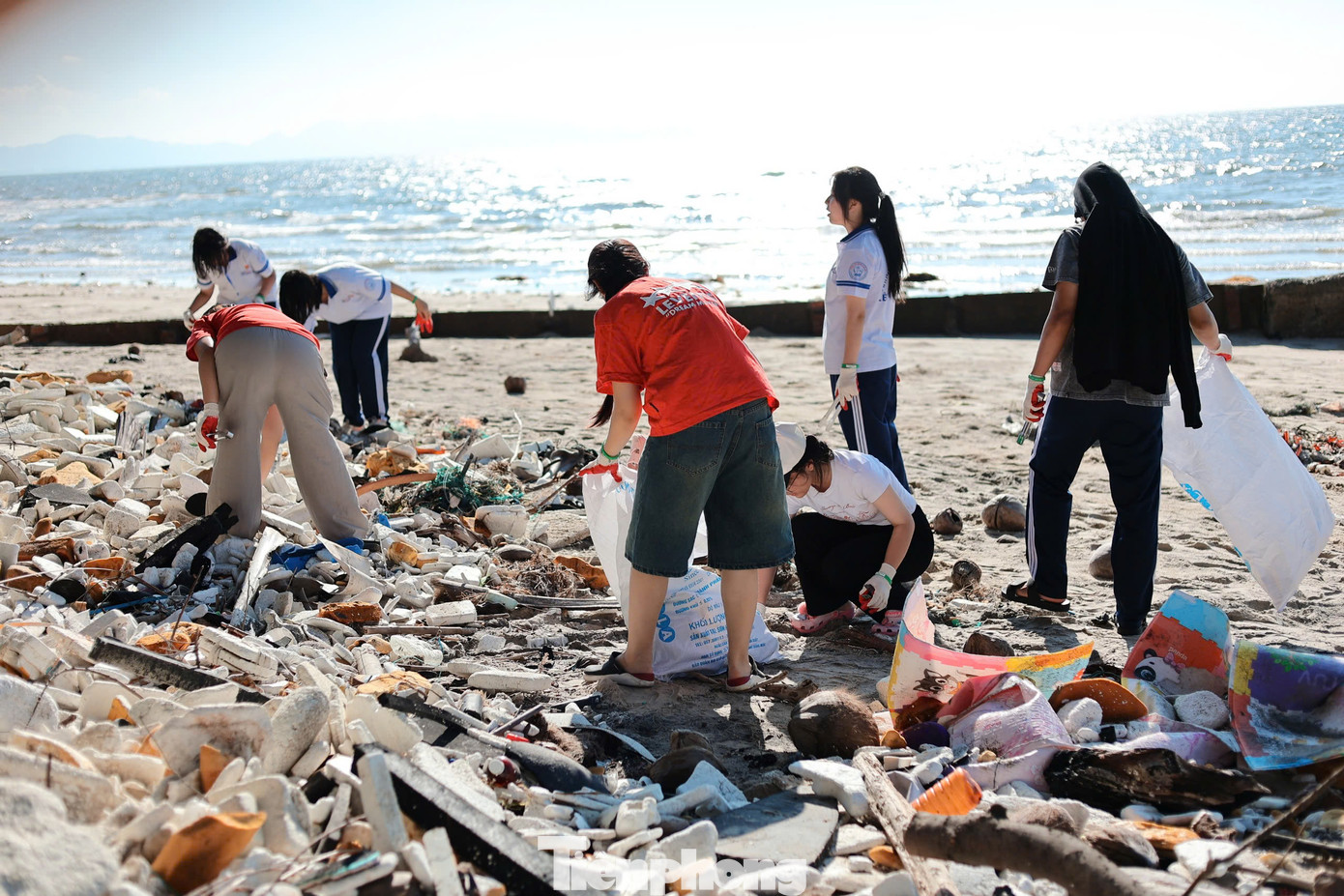 Xây dựng thói quen và hành vi chuyển đổi xanh cũng là một trong những giải pháp quan trọng.