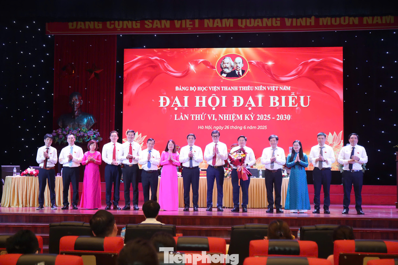 Ban Chấp hành Đảng bộ Học viện Thanh thiếu niên Việt Nam khoá VI nhiệm kỳ 2025 - 2030 gồm 13 đồng chí ra mắt tại đại hội.