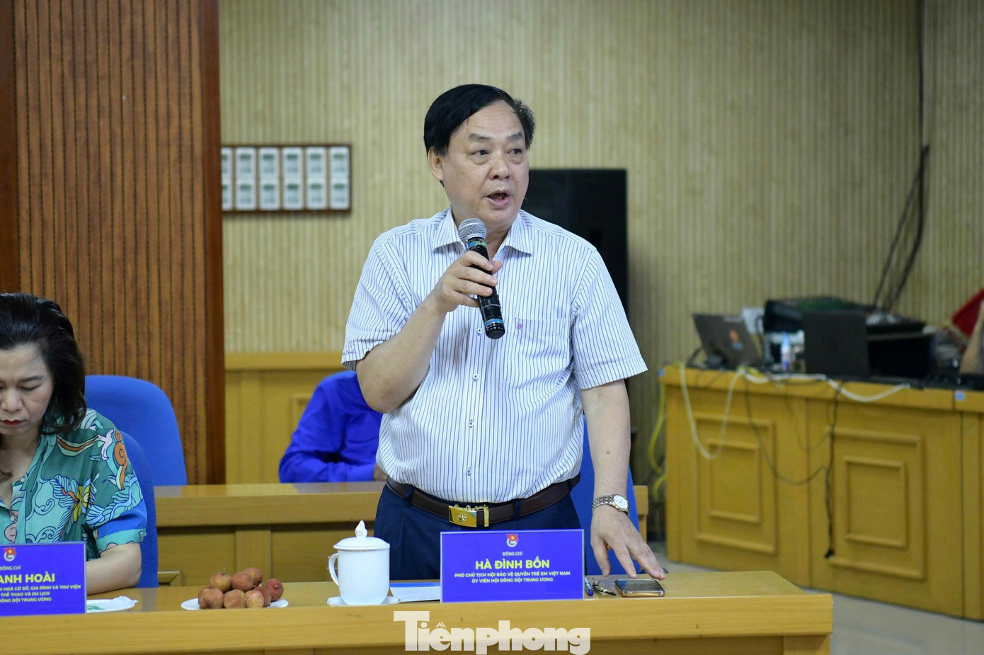 Các đại biểu chia sẻ tại hội nghị.