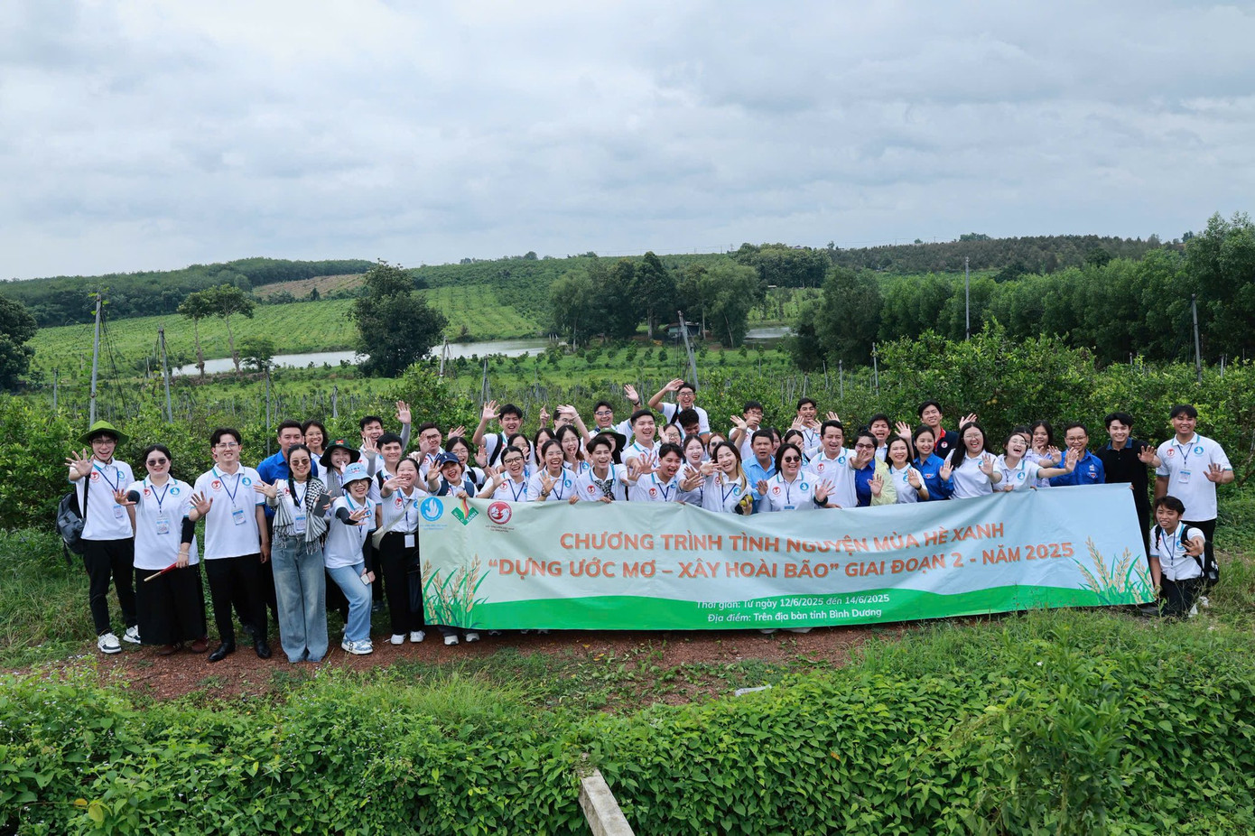 Chuỗi hoạt động ý nghĩa mang chủ đề “Dựng ước mơ - Xây hoài bão” của du học sinh Việt và sinh viên trên địa bàn tỉnh Bình Dương đã góp phần lan tỏa tinh thần cống hiến và trách nhiệm cộng đồng của sinh viên Việt Nam trong và ngoài nước. Chuỗi hoạt động ý nghĩa mang chủ đề “Dựng ước mơ - Xây hoài bão” của du học sinh Việt và sinh viên trên địa bàn tỉnh Bình Dương đã góp phần lan tỏa tinh thần cống hiến và trách nhiệm cộng đồng của sinh viên Việt Nam trong và ngoài nước.
