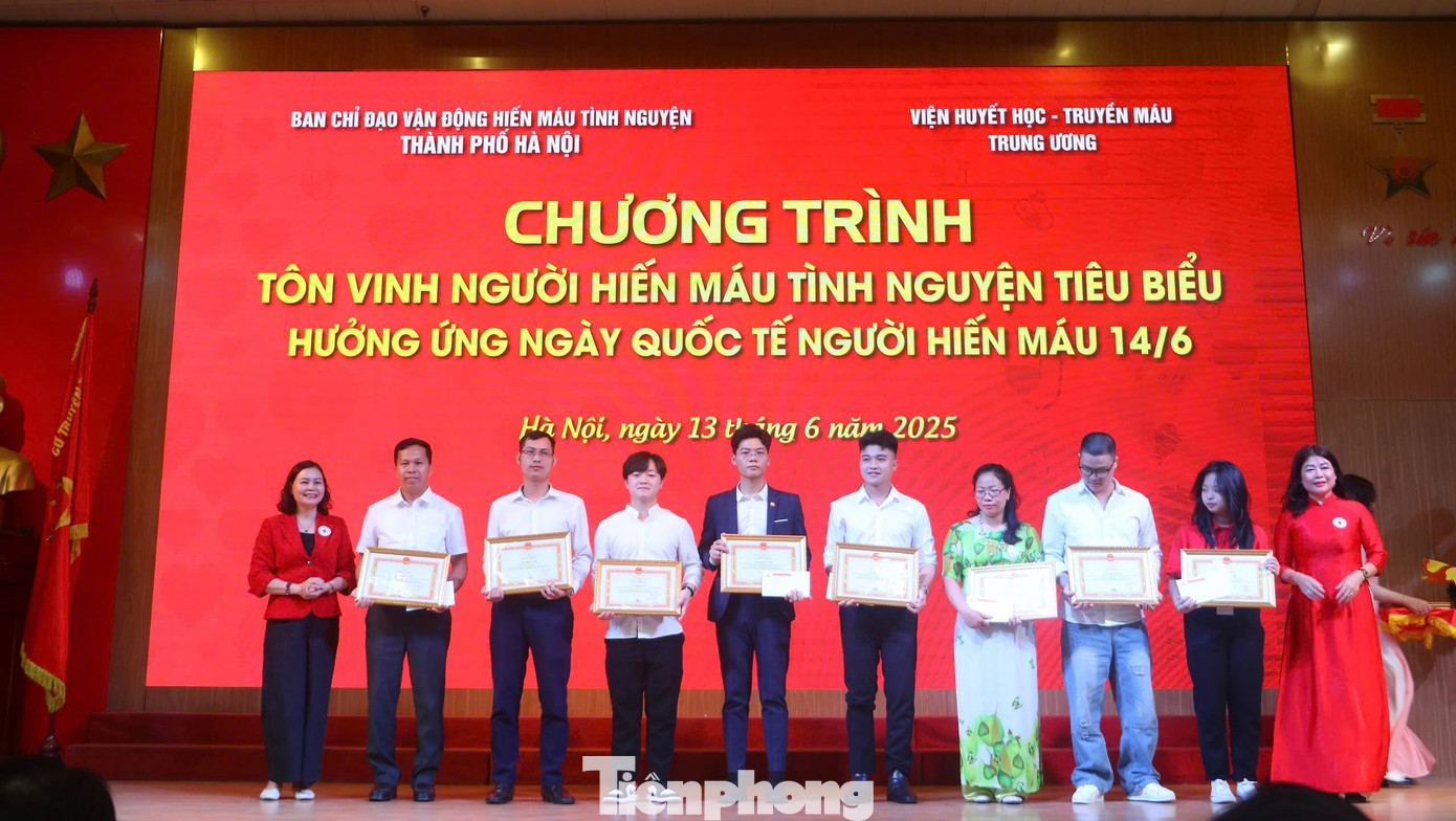 Các tập thể, cá nhân được tôn vinh tại chương trình.