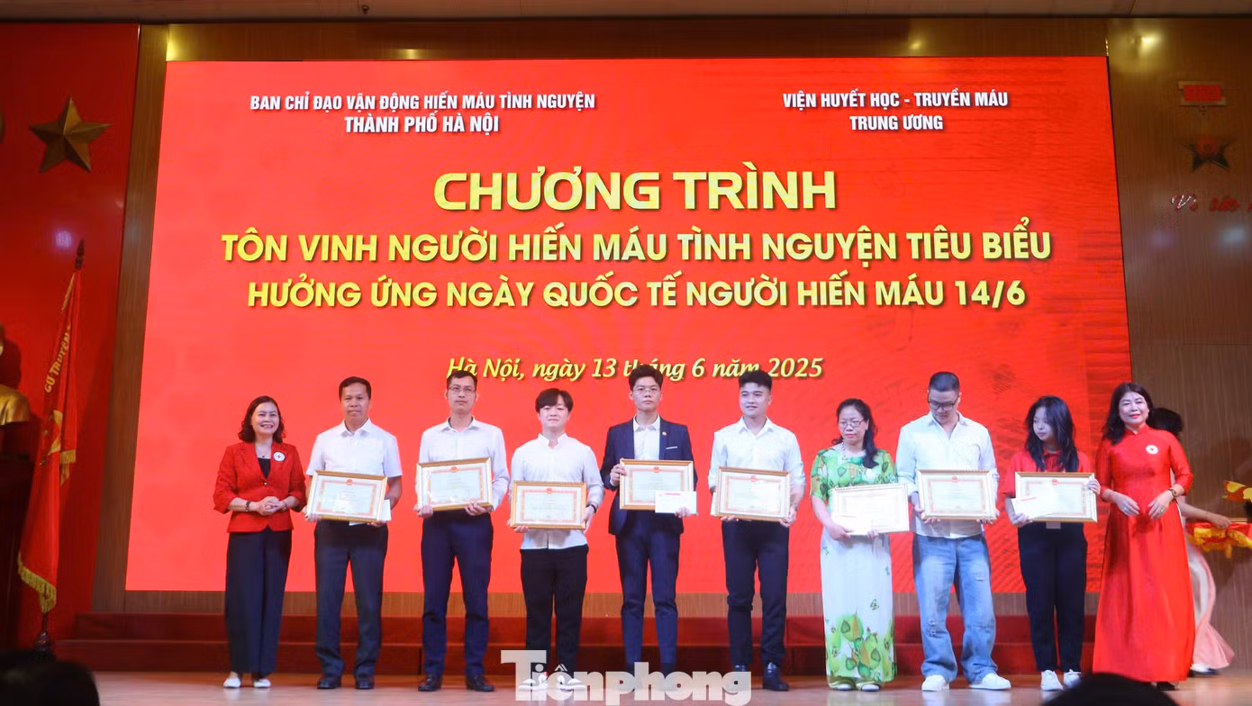 Các tập thể, cá nhân được tôn vinh tại chương trình.