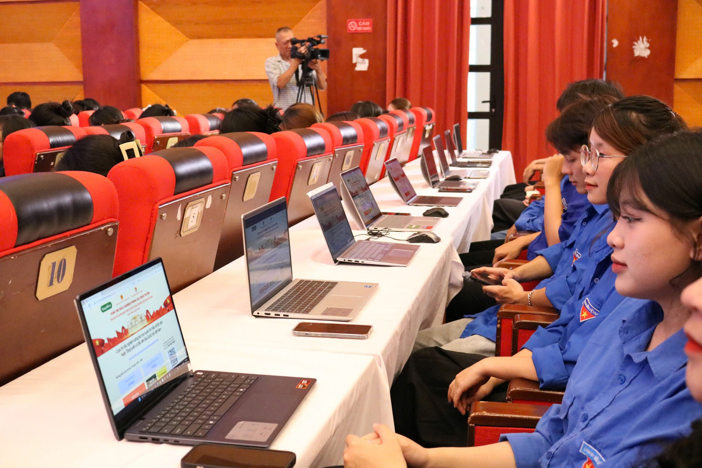 Đoàn viên, thanh niên tham gia hưởng ứng cuộc thi.