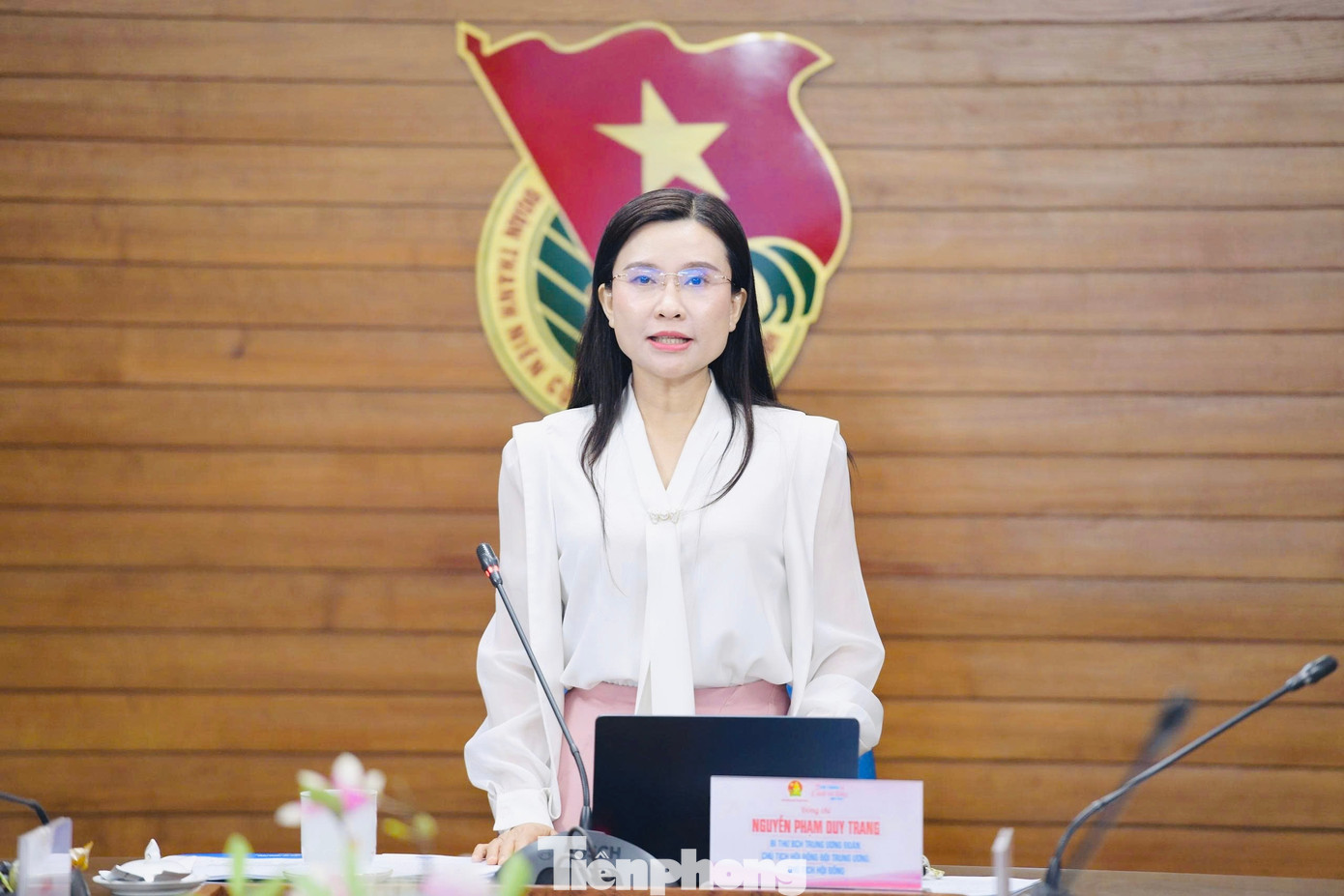 Chị Nguyễn Phạm Duy Trang - Bí thư T.Ư Đoàn, Chủ tịch Hội đồng Đội Trung ương, Chủ tịch Hội đồng xét chọn phát biểu kết luận buổi họp. Chị Nguyễn Phạm Duy Trang - Bí thư T.Ư Đoàn, Chủ tịch Hội đồng Đội Trung ương, Chủ tịch Hội đồng xét chọn phát biểu kết luận buổi họp.