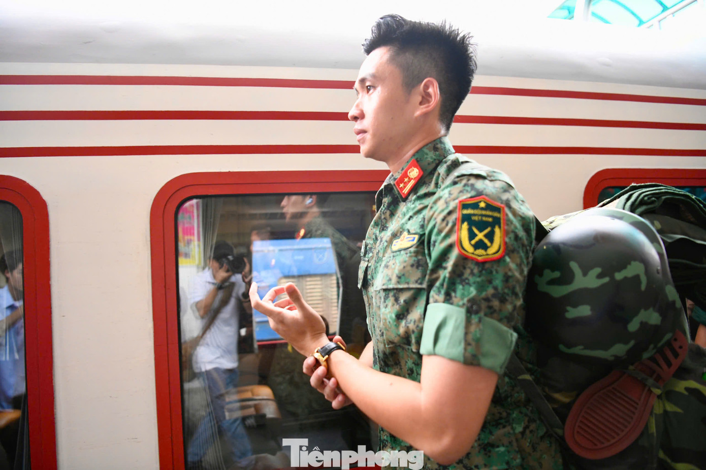 Cận cảnh vẻ điển trai của &quot;nam thần quân đội&quot; Lê Hoàng Hiệp.