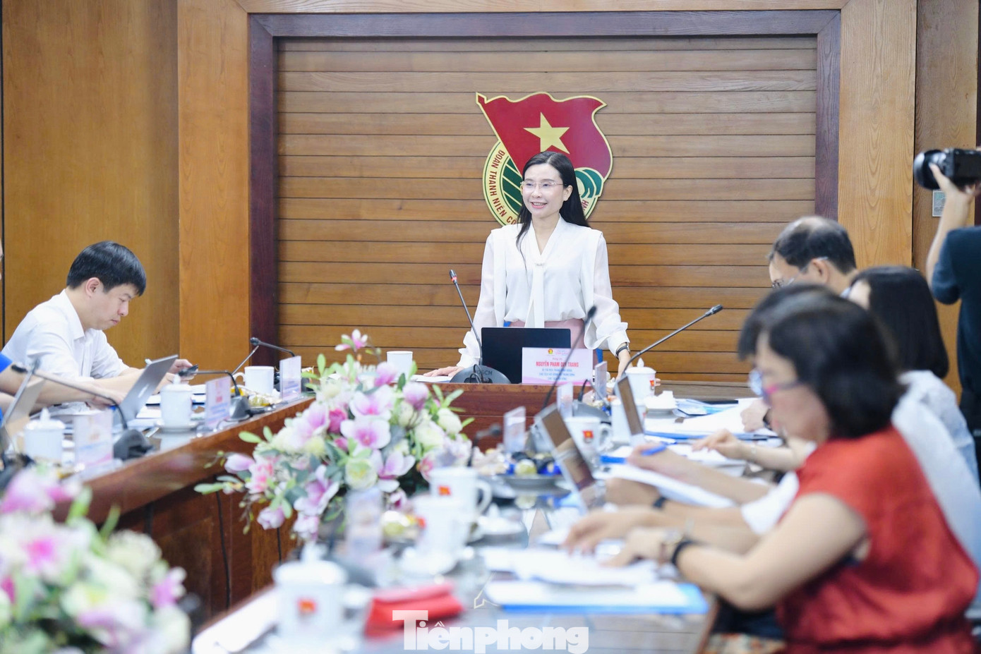 Chị Nguyễn Phạm Duy Trang - Bí thư T.Ư Đoàn, Chủ tịch Hội đồng Đội Trung ương, Chủ tịch Hội đồng xét chọn phát biểu kết luận buổi họp. Chị Nguyễn Phạm Duy Trang - Bí thư T.Ư Đoàn, Chủ tịch Hội đồng Đội Trung ương, Chủ tịch Hội đồng xét chọn phát biểu kết luận buổi họp.