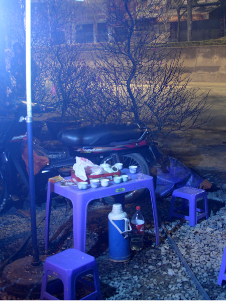 Chuẩn bị đầy đủ trà nước. Chuẩn bị đầy đủ trà nước