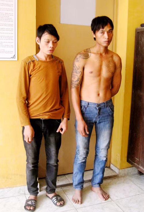  Hai tên cướp taxi manh động tại CQĐT