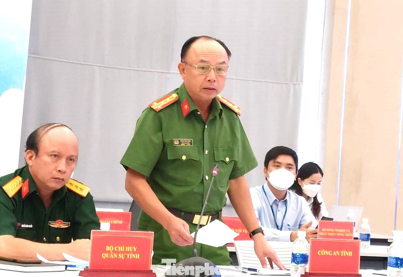 Đại tá Trần Văn Chính thông tin tại cuộc họp báo