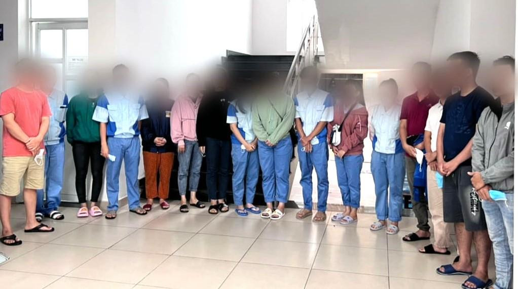 Các đối tượng bị triệu tập đến làm việc tại cơ quan công an Các đối tượng bị triệu tập đến làm việc tại cơ quan công an