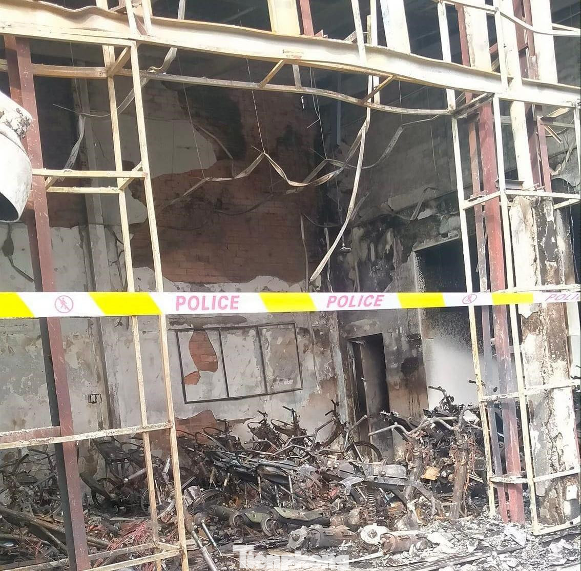 Nhiều xe máy bị cháy trơ khung Nhiều xe máy bị cháy trơ khung