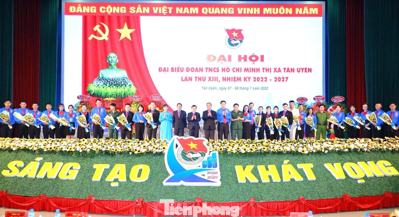 Anh Trần Thiện Lộc giữ chức Bí thư Thị đoàn Tân Uyên Anh Trần Thiện Lộc giữ chức Bí thư Thị đoàn Tân Uyên