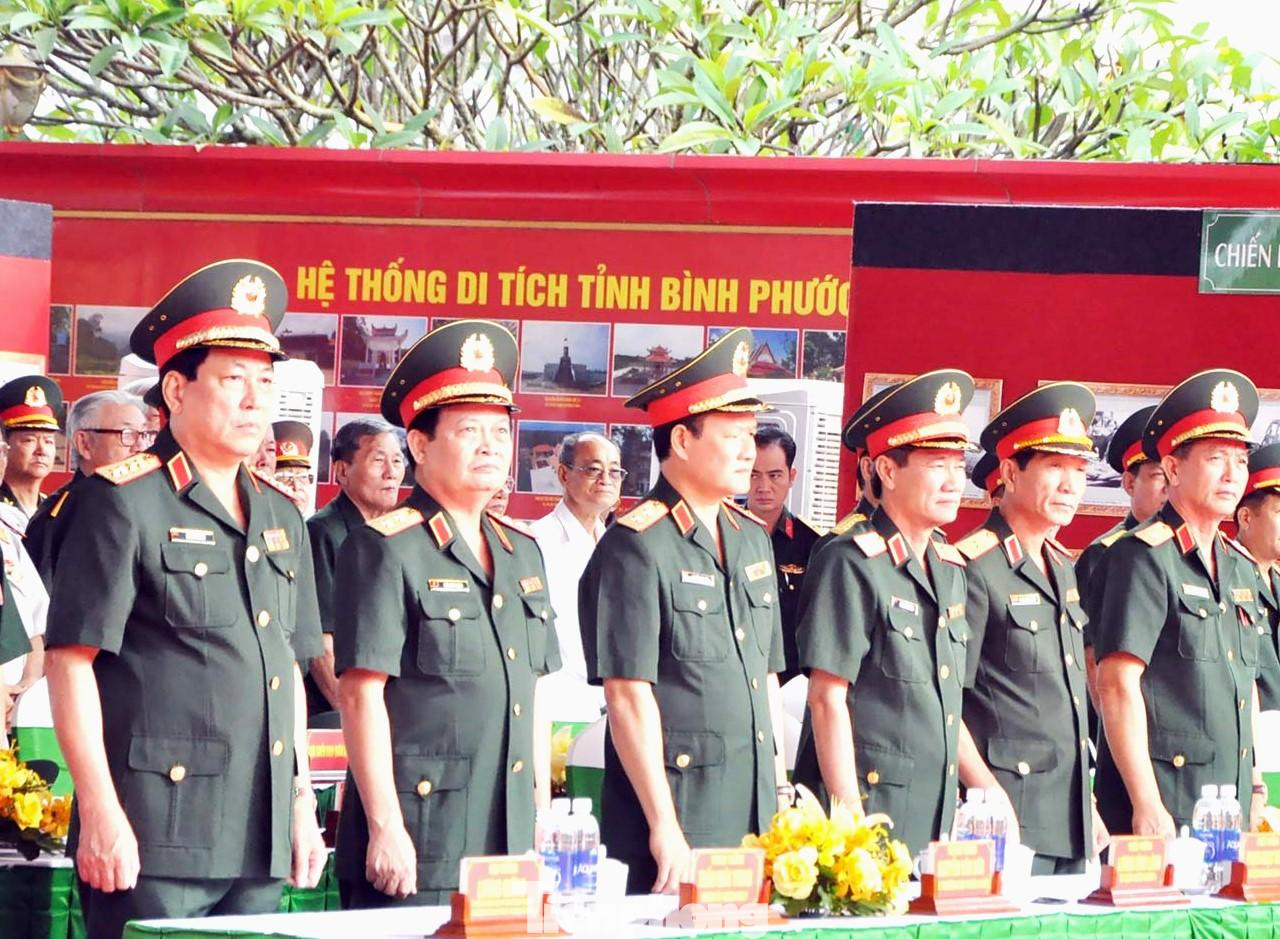 Đoàn lãnh đạo cấp cao Bộ Quốc phòng dự lễ kỷ niệm chiến thắng Tàu Ô Đoàn lãnh đạo cấp cao Bộ Quốc phòng dự lễ kỷ niệm chiến thắng Tàu Ô