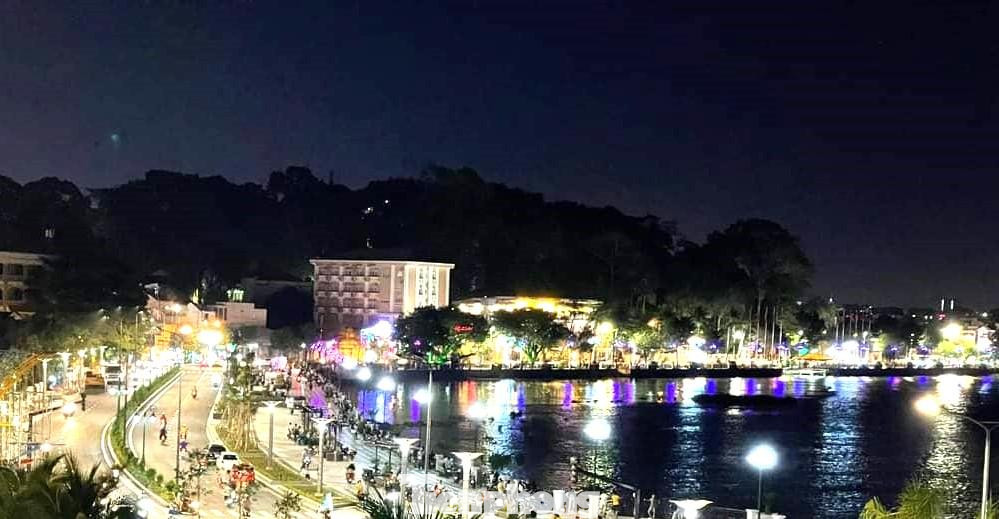 Đường phố đi bộ nhìn từ trên cao Đường phố đi bộ nhìn từ trên cao