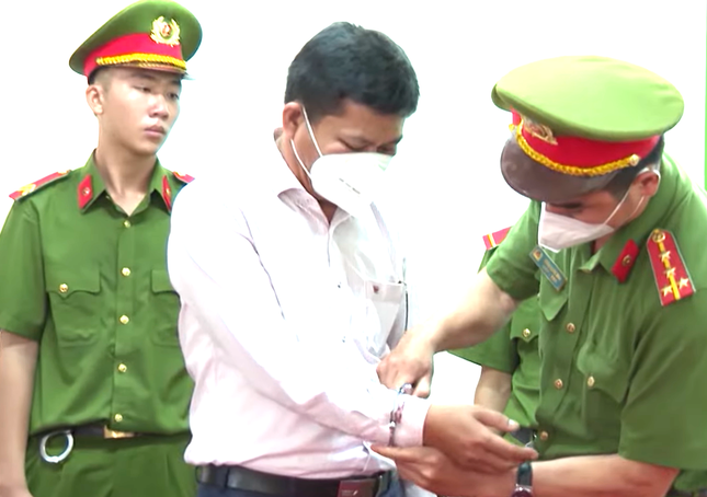 Liên quan đến vụ Việt Á, trước đó ông Nguyễn Văn Sáu - nguyên Giám đốc CDC Bình Phước đã bị khởi tố, bắt giam