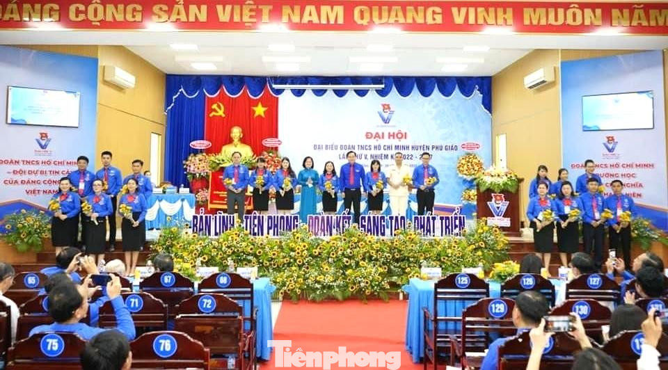 Chị Nguyễn Thị Minh Hằng giữ chức Bí thư Huyện Đoàn Phú Giáo Chị Nguyễn Thị Minh Hằng giữ chức Bí thư Huyện Đoàn Phú Giáo