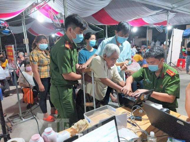 Lực lượng công an cùng lúc giải quyết nhiều việc, trong khi nhân lực hạn chế Lực lượng công an cùng lúc giải quyết nhiều việc, trong khi nhân lực hạn chế