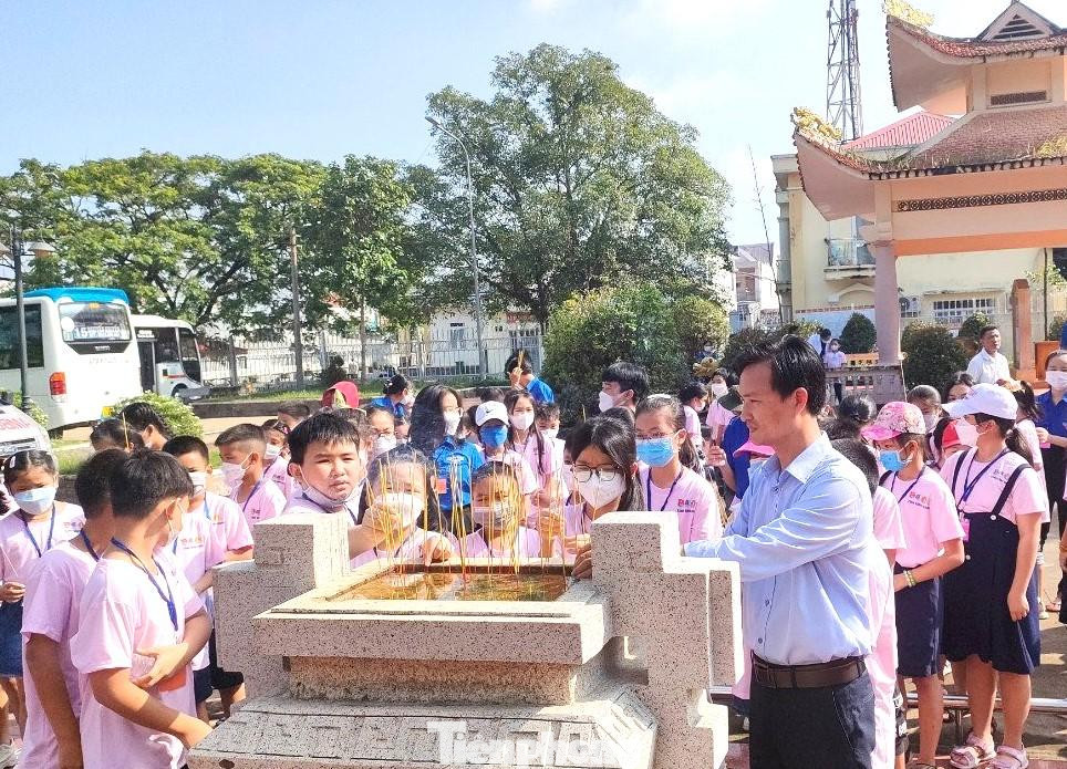 Các em được tìm hiểu lịch sử về các anh hùng liệt sĩ