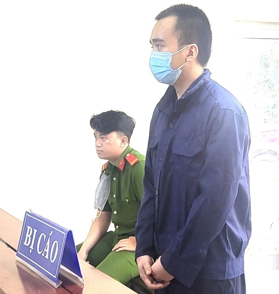 Bị cáo Tài nghe tuyên án