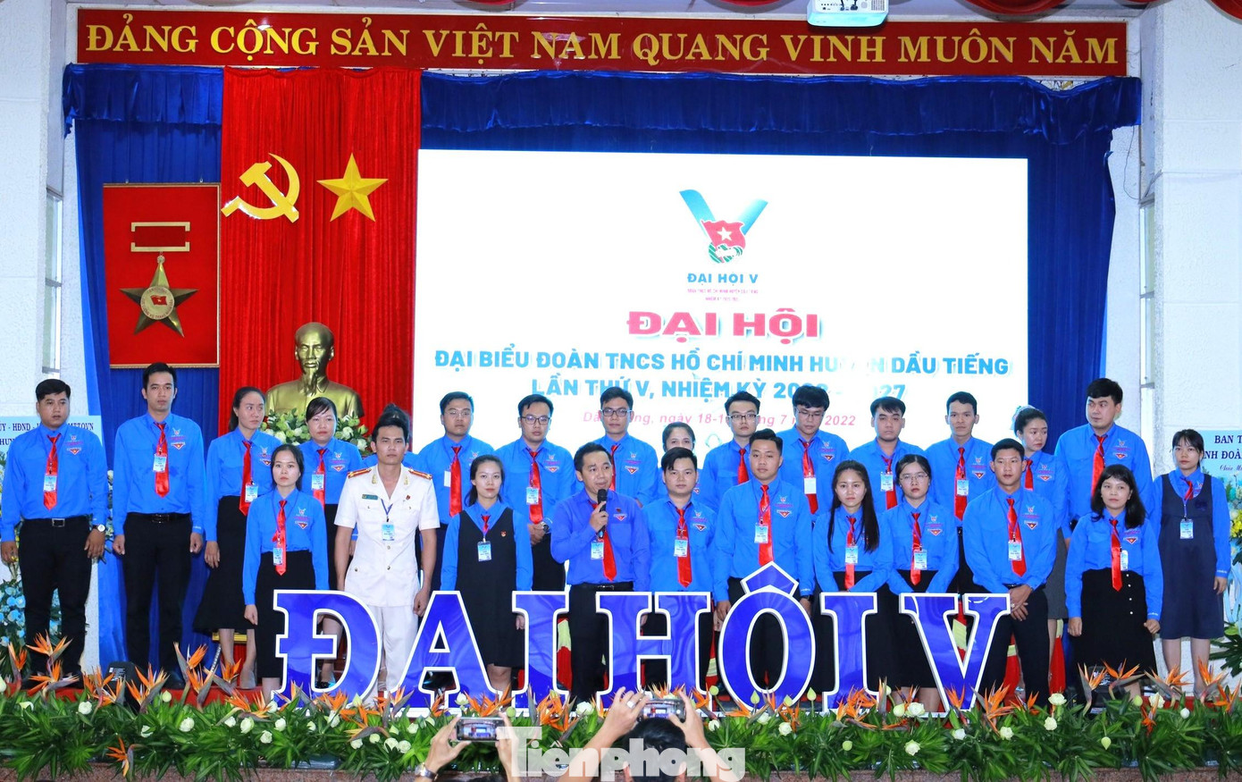 Anh Nguyễn Đình Huấn giữ chức Bí thư Huyện Đoàn Dầu Tiếng Anh Nguyễn Đình Huấn giữ chức Bí thư Huyện Đoàn Dầu Tiếng