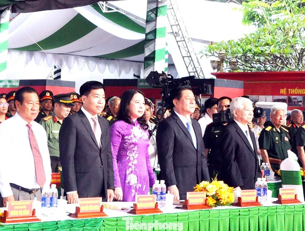 Từ phải qua trái: Nguyên Chủ tịch nước Nguyễn Minh Triết; Trưởng ban Tuyên giáo Trung ương Nguyễn Trọng Nghĩa; Phó chủ tịch nước Võ Thị Ánh Xuân Từ phải qua trái: Nguyên Chủ tịch nước Nguyễn Minh Triết; Trưởng ban Tuyên giáo Trung ương Nguyễn Trọng Nghĩa; Phó chủ tịch nước Võ Thị Ánh Xuân