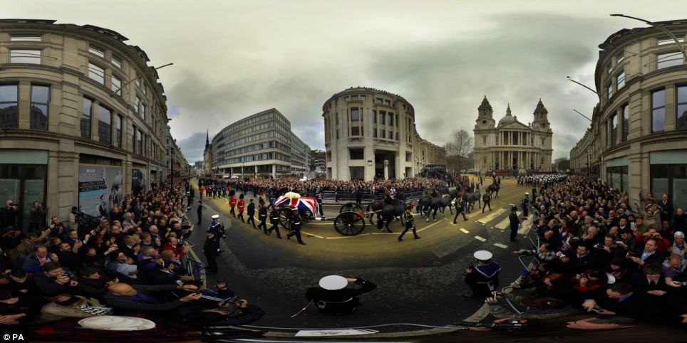 Quang cảnh đường phố London trong ngày rước linh cữu bà Margret Thatcher