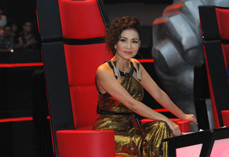 Kể từ khi bị nhắc nhở, Thu Minh ăn mặc có phần chừng mực và kín đáo hơn. Kể từ khi bị nhắc nhở, Thu Minh ăn mặc có phần chừng mực và kín đáo hơn