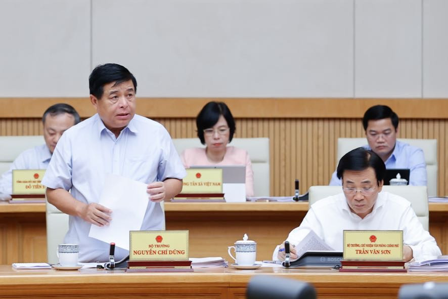 Bộ trưởng Bộ KH&ĐT Nguyễn Chí Dũng báo cáo tại phiên họp. Ảnh: Nhật Bắc Bộ trưởng Bộ KH&ĐT Nguyễn Chí Dũng báo cáo tại phiên họp. Ảnh: Nhật Bắc