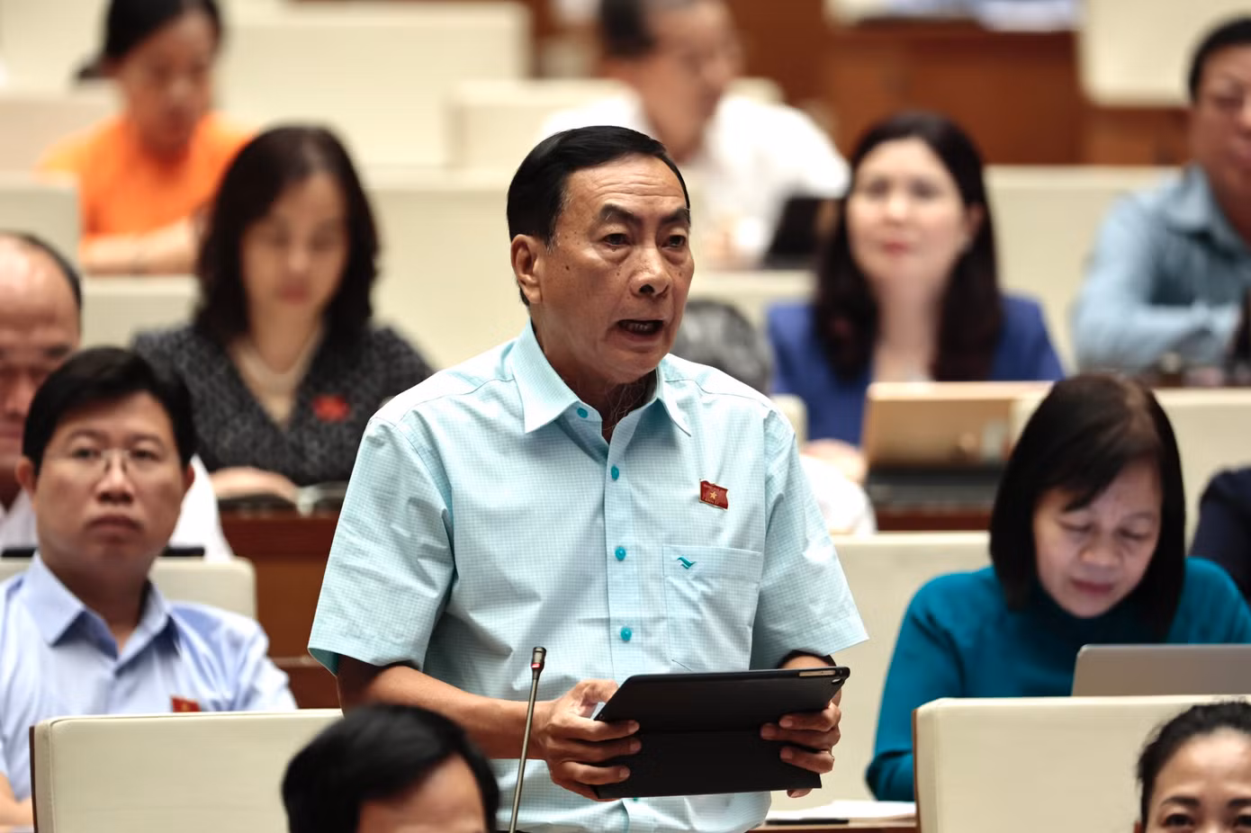 ĐBQH Phạm Văn Hòa phát biểu tại phiên thảo luận. Ảnh: Như Ý