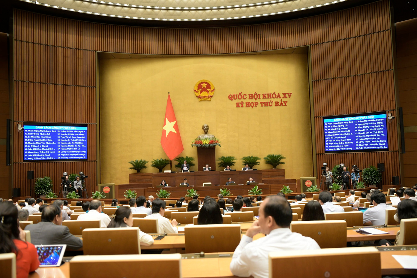 Quốc hội thảo luận về tình hình kinh tế, xã hội. Ảnh: Như Ý Quốc hội thảo luận về tình hình kinh tế, xã hội. Ảnh: Như Ý