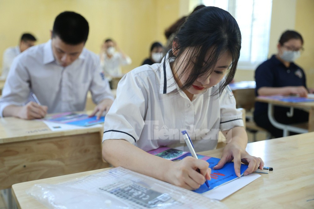 Thủ tướng yêu cầu bảo đảm tuyệt đối an toàn, trung thực trong kỳ thi tốt nghiệp THPT.