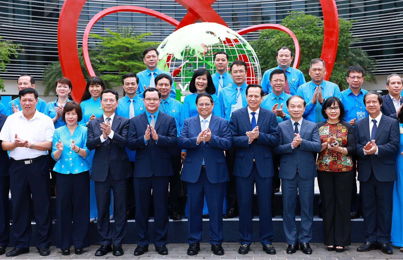 Thủ tướng Phạm Minh Chính và các đại biểu tham dự hội nghị.