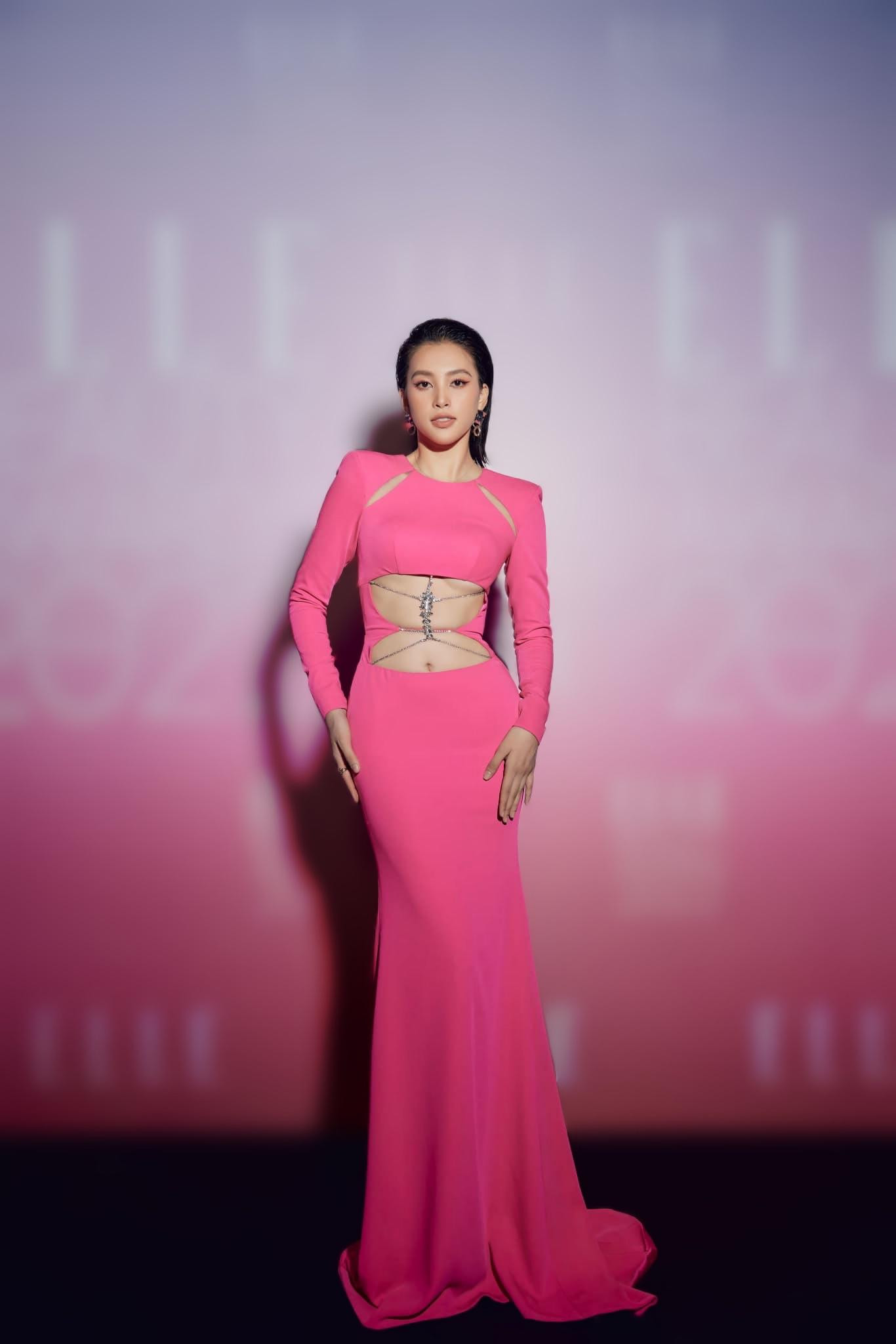 Tối qua, Hoa hậu Tiểu Vy tham gia một giải thưởng thời trang với tư cách khách mời.