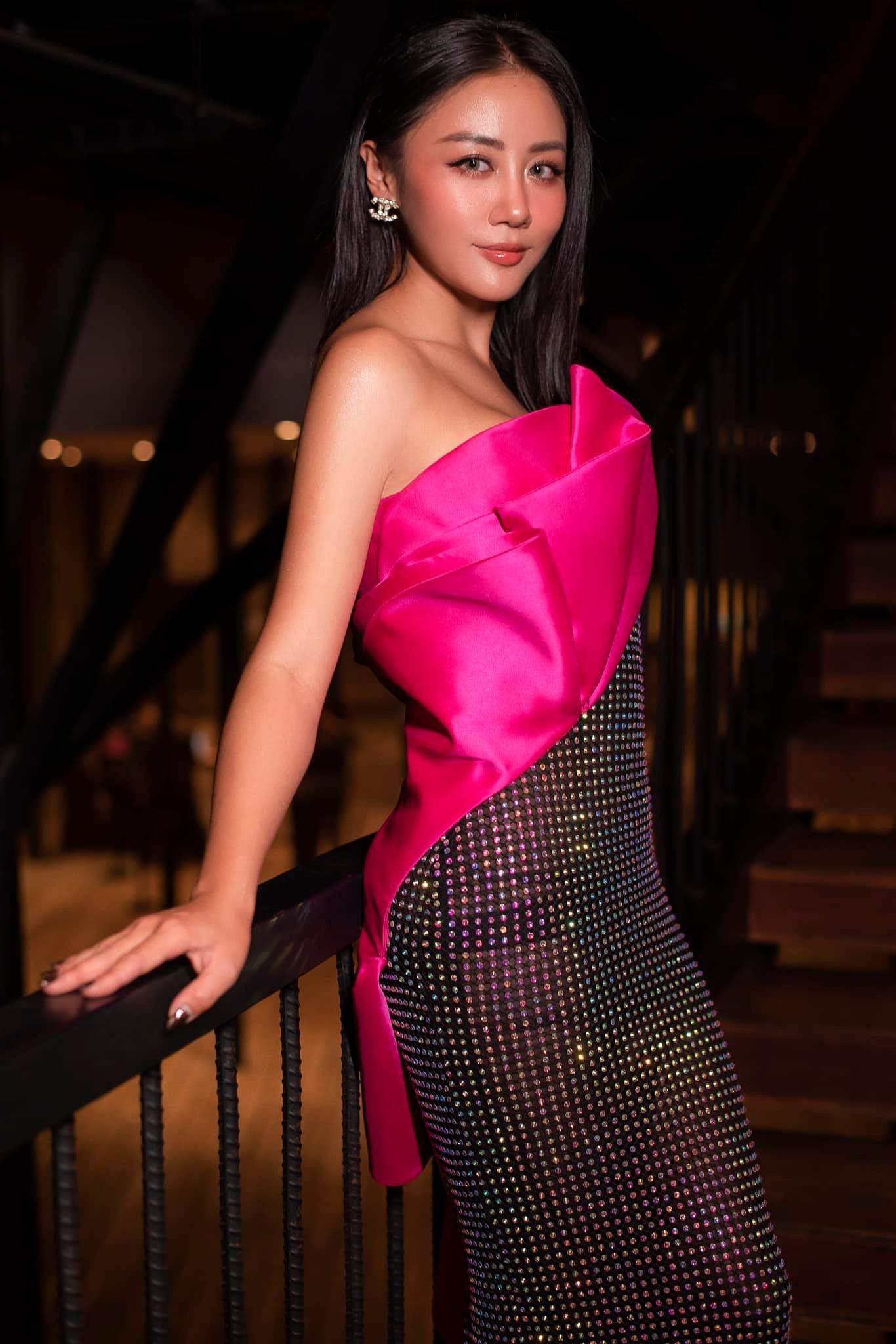 Ca sĩ Văn Mai Hương. Ca sĩ Văn Mai Hương.