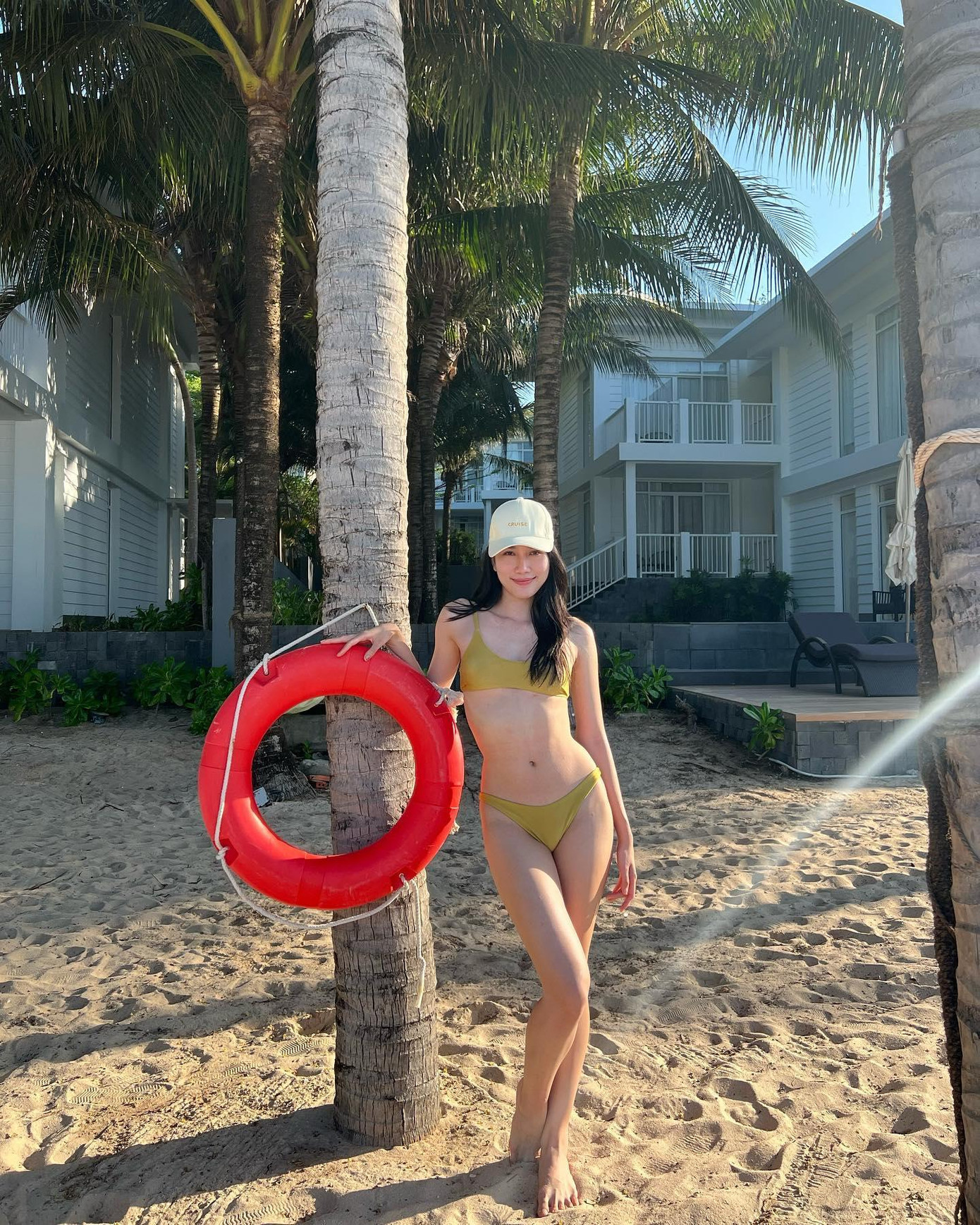 Mới đây trên trang cá nhân, Á hậu Phương Anh đăng tải loạt ảnh mới với trang phục bikini trên biển khiến fans trầm trồ bởi sắc vóc gợi cảm.