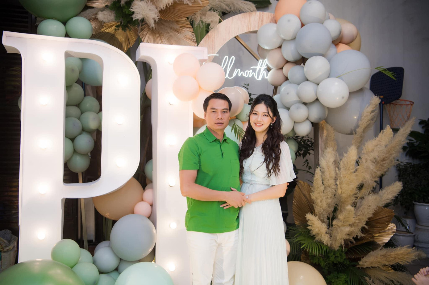 Á hậu Việt Nam 2016 đang có cuộc sống hôn nhân viên mãn. Á hậu Việt Nam 2016 đang có cuộc sống hôn nhân viên mãn.